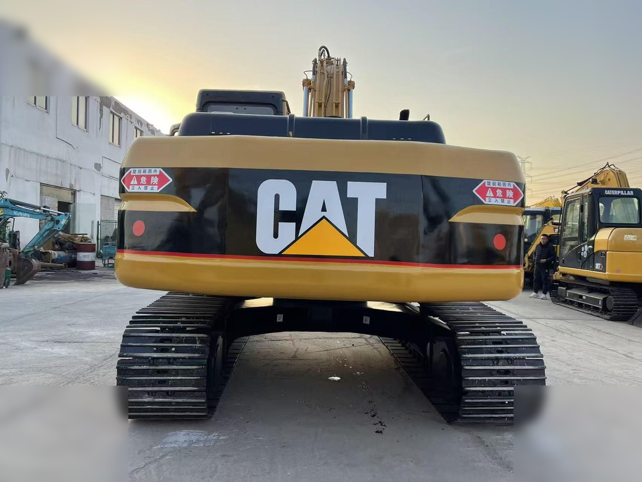 CATERPILLAR 320BL - Ekskavator perayap: gambar 4 CATERPILLAR 320BL - Ekskavator perayap: gambar 4