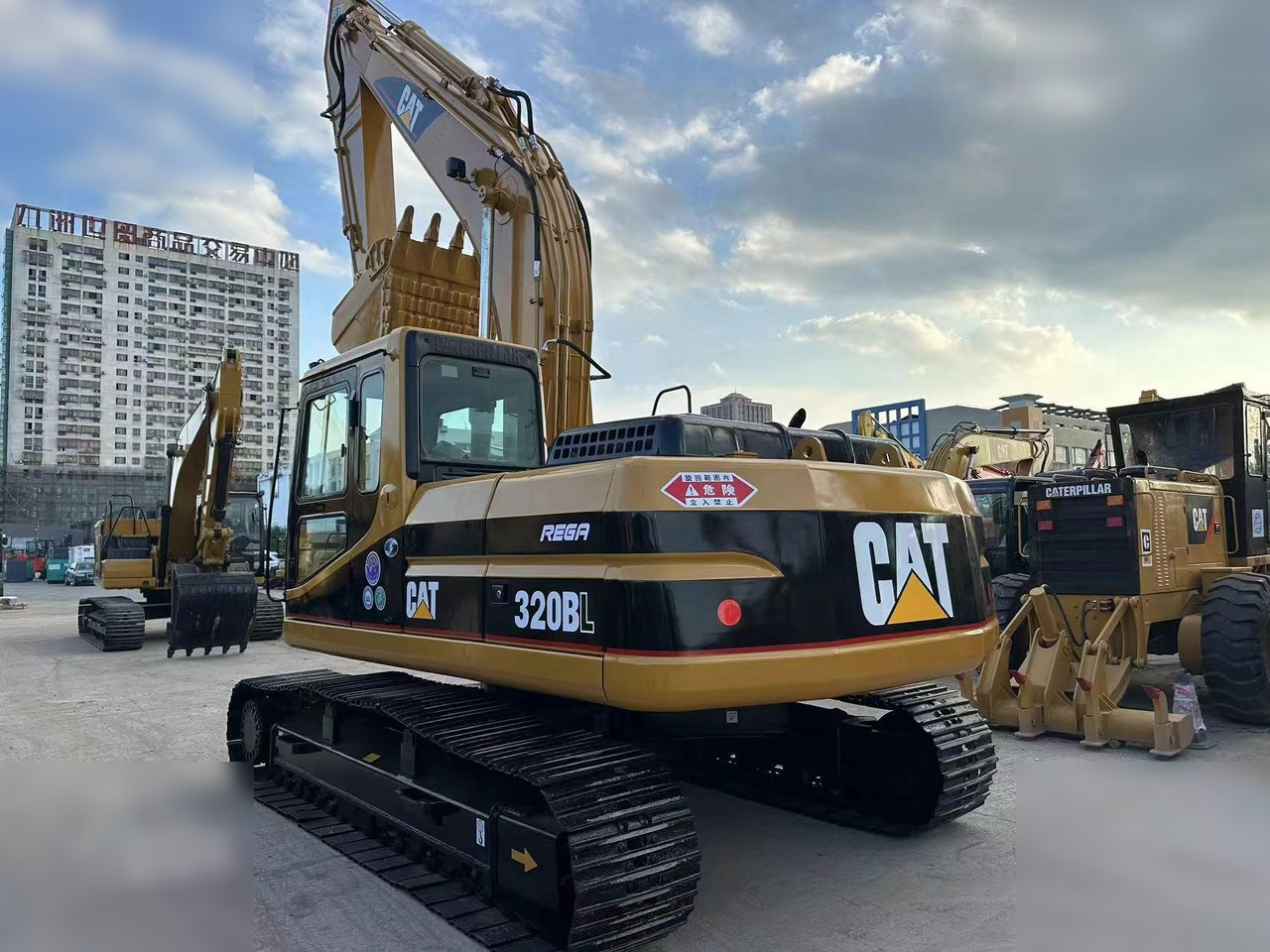 CATERPILLAR 320BL - Ekskavator perayap: gambar 3 CATERPILLAR 320BL - Ekskavator perayap: gambar 3