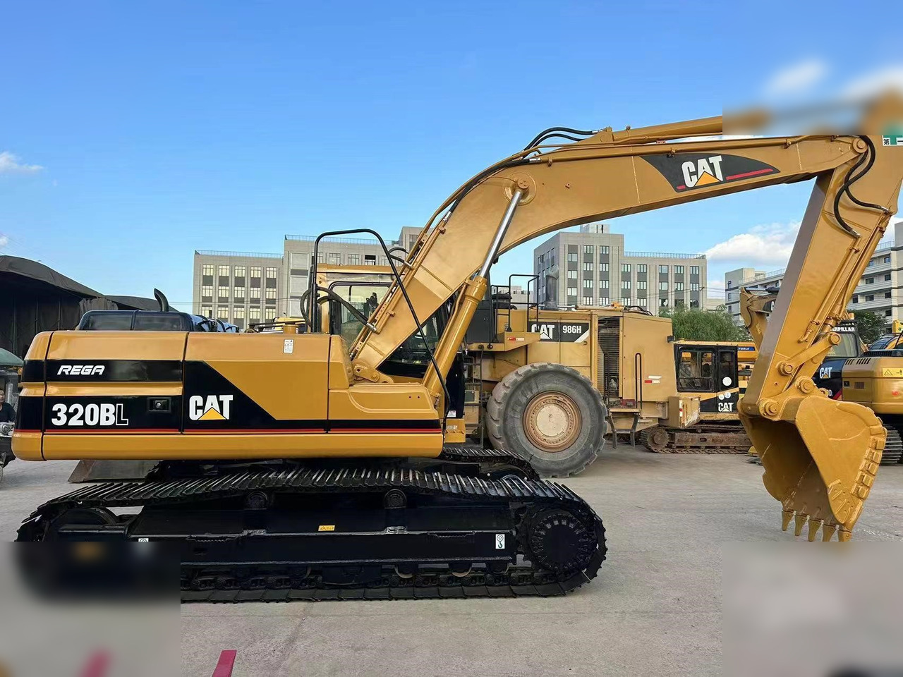 CATERPILLAR 320BL - Ekskavator perayap: gambar 1 CATERPILLAR 320BL - Ekskavator perayap: gambar 1