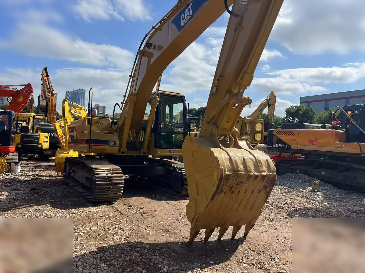 CATERPILLAR 320BL - Ekskavator perayap: gambar 1 CATERPILLAR 320BL - Ekskavator perayap: gambar 1
