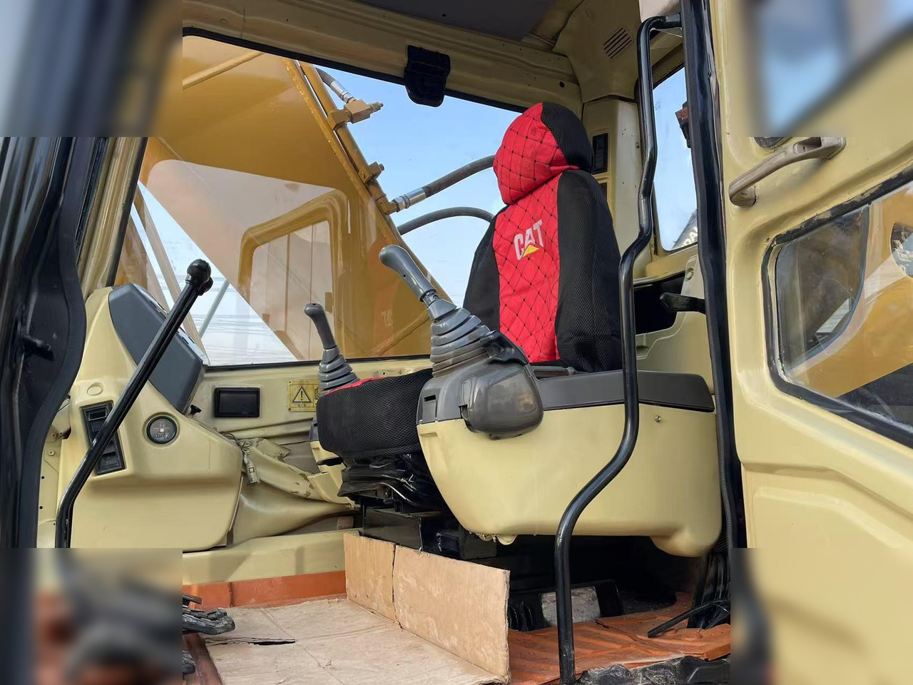 Ekskavator perayap CATERPILLAR 320BL: gambar 6