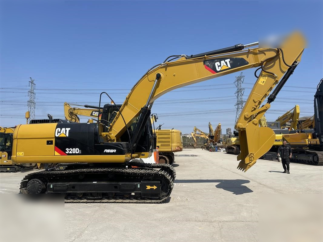 CATERPILLAR 320D2 - Ekskavator perayap: gambar 4 CATERPILLAR 320D2 - Ekskavator perayap: gambar 4