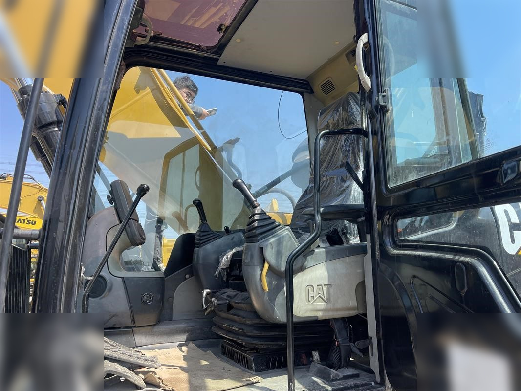 CATERPILLAR 320D2 - Ekskavator perayap: gambar 5 CATERPILLAR 320D2 - Ekskavator perayap: gambar 5