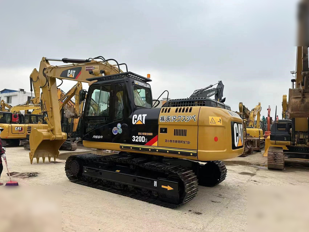 CATERPILLAR 320D2 - Ekskavator perayap: gambar 1 CATERPILLAR 320D2 - Ekskavator perayap: gambar 1