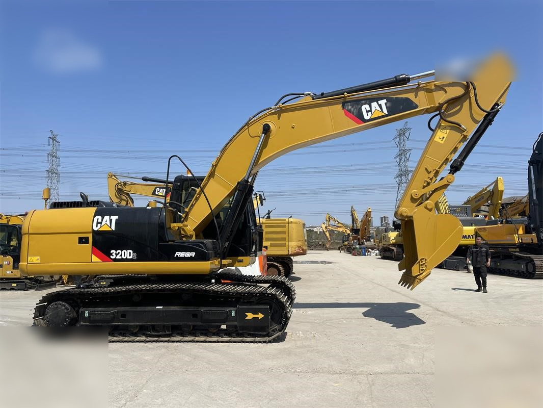 CATERPILLAR 320D2 - Ekskavator perayap: gambar 4 CATERPILLAR 320D2 - Ekskavator perayap: gambar 4