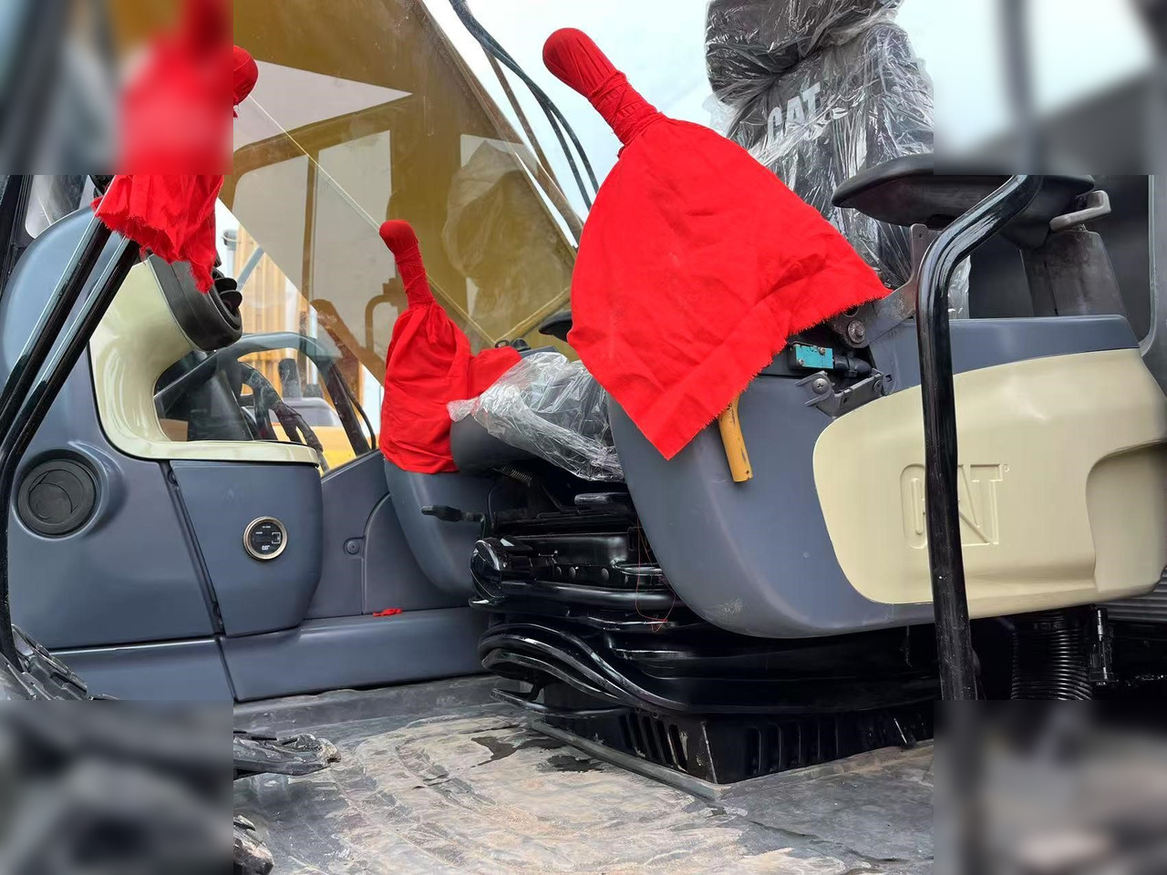 CATERPILLAR 320D2L - Ekskavator perayap: gambar 5 CATERPILLAR 320D2L - Ekskavator perayap: gambar 5