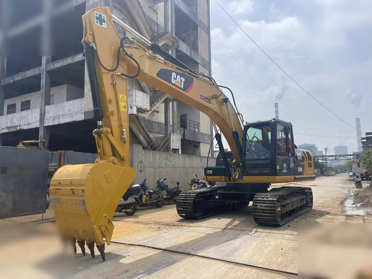 CATERPILLAR 320DL - Ekskavator perayap: gambar 1 CATERPILLAR 320DL - Ekskavator perayap: gambar 1