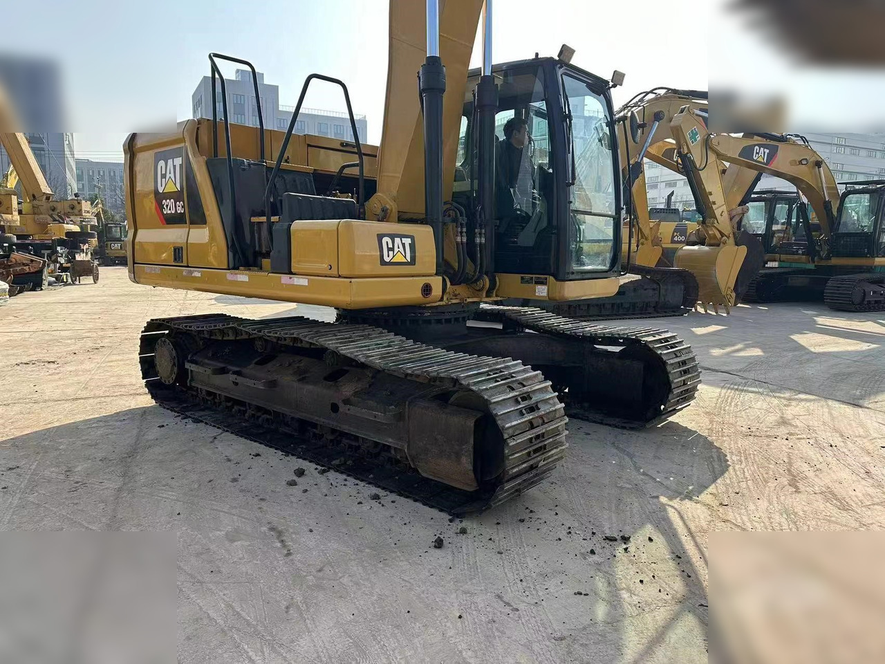CATERPILLAR 320GC - Ekskavator perayap: gambar 3 CATERPILLAR 320GC - Ekskavator perayap: gambar 3