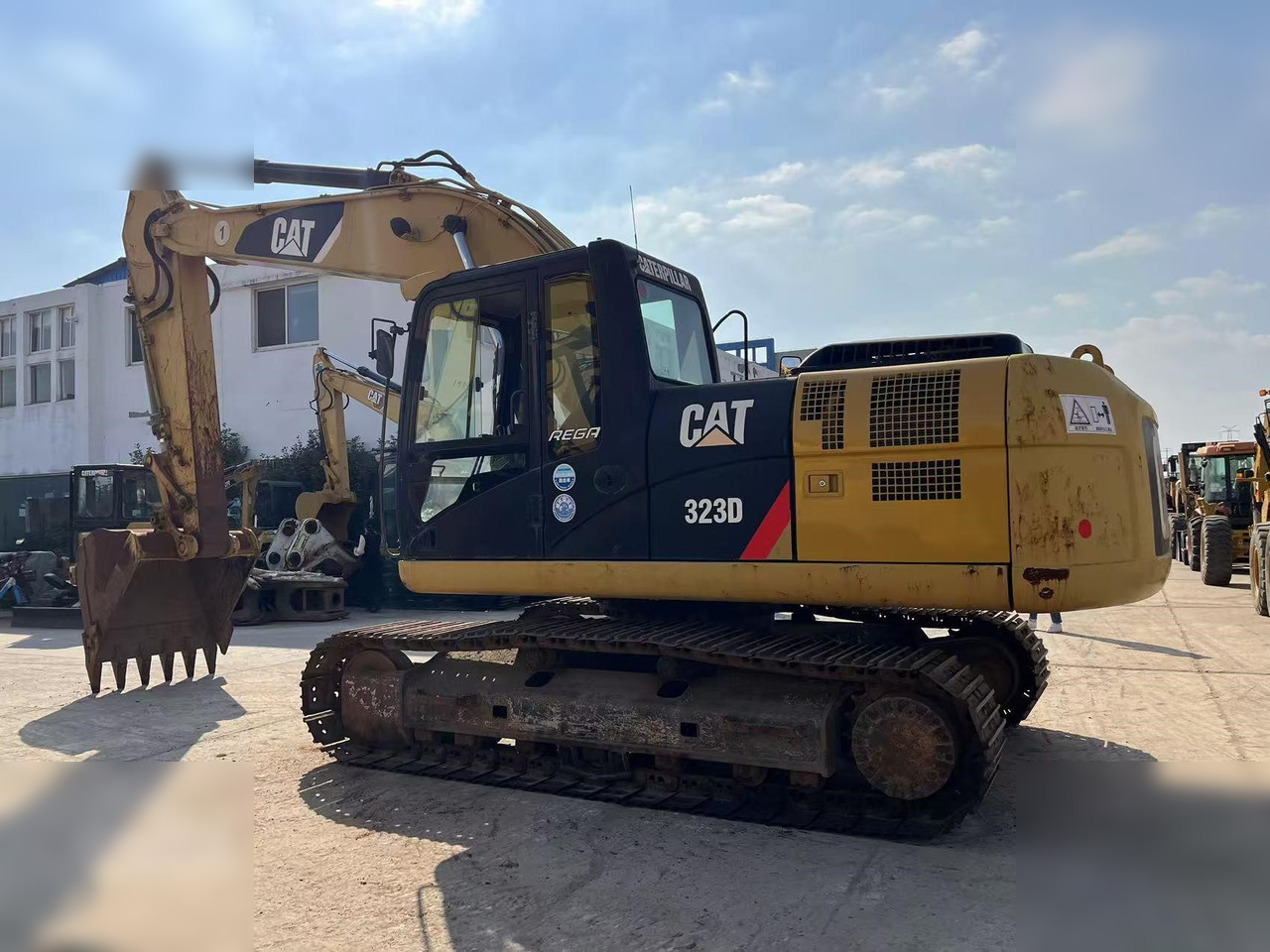 CATERPILLAR 323D - Ekskavator perayap: gambar 4 CATERPILLAR 323D - Ekskavator perayap: gambar 4