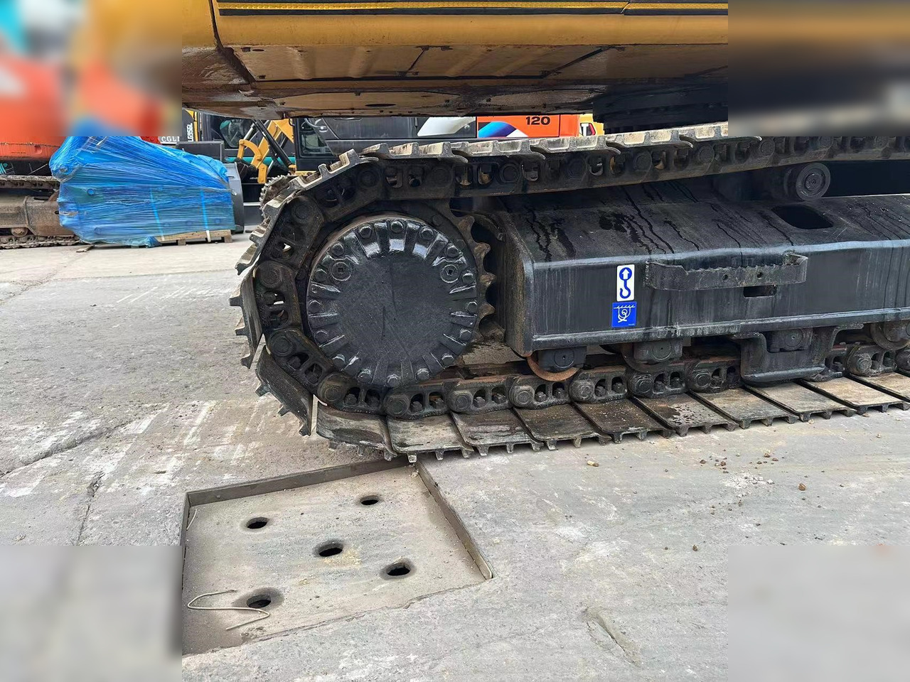 CATERPILLAR 323DL - Ekskavator perayap: gambar 3 CATERPILLAR 323DL - Ekskavator perayap: gambar 3