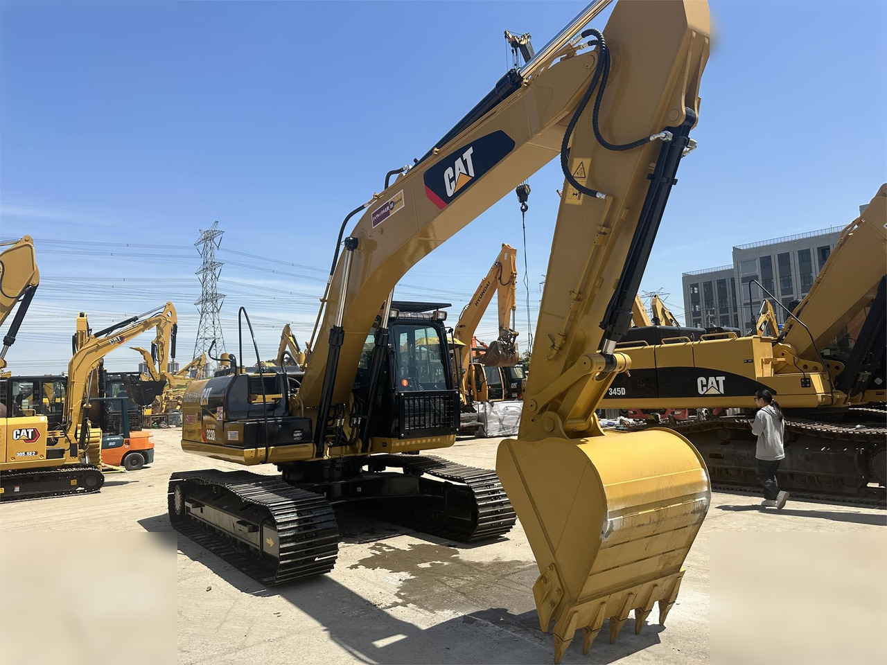 CATERPILLAR 323DL - Ekskavator perayap: gambar 2 CATERPILLAR 323DL - Ekskavator perayap: gambar 2