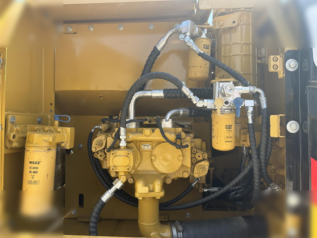 CATERPILLAR 323DL - Ekskavator perayap: gambar 3 CATERPILLAR 323DL - Ekskavator perayap: gambar 3