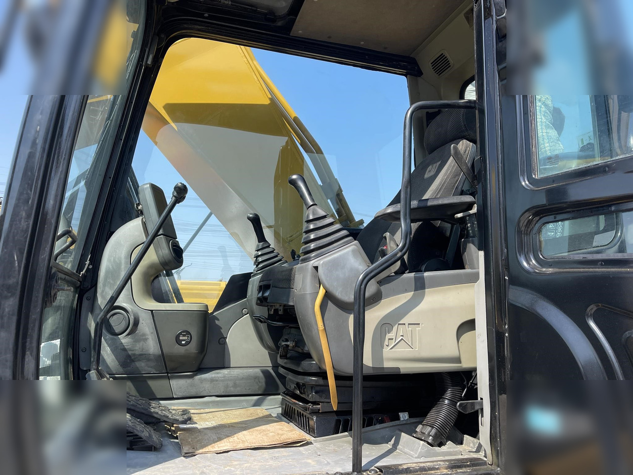 CATERPILLAR 330DL - Ekskavator perayap: gambar 4 CATERPILLAR 330DL - Ekskavator perayap: gambar 4