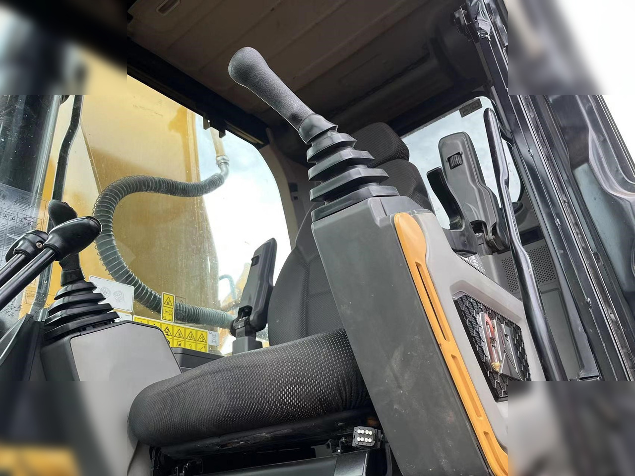 CATERPILLAR 330GC - Ekskavator perayap: gambar 4 CATERPILLAR 330GC - Ekskavator perayap: gambar 4