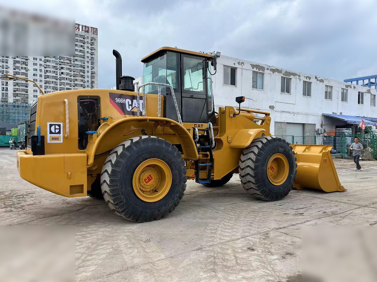 CATERPILLAR 966H - Wheel loader: gambar 2 CATERPILLAR 966H - Wheel loader: gambar 2