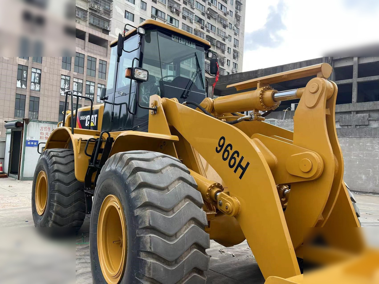 CATERPILLAR 966H - Wheel loader: gambar 4 CATERPILLAR 966H - Wheel loader: gambar 4