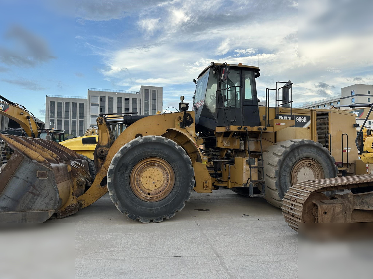 CATERPILLAR 986H - Wheel loader: gambar 2 CATERPILLAR 986H - Wheel loader: gambar 2