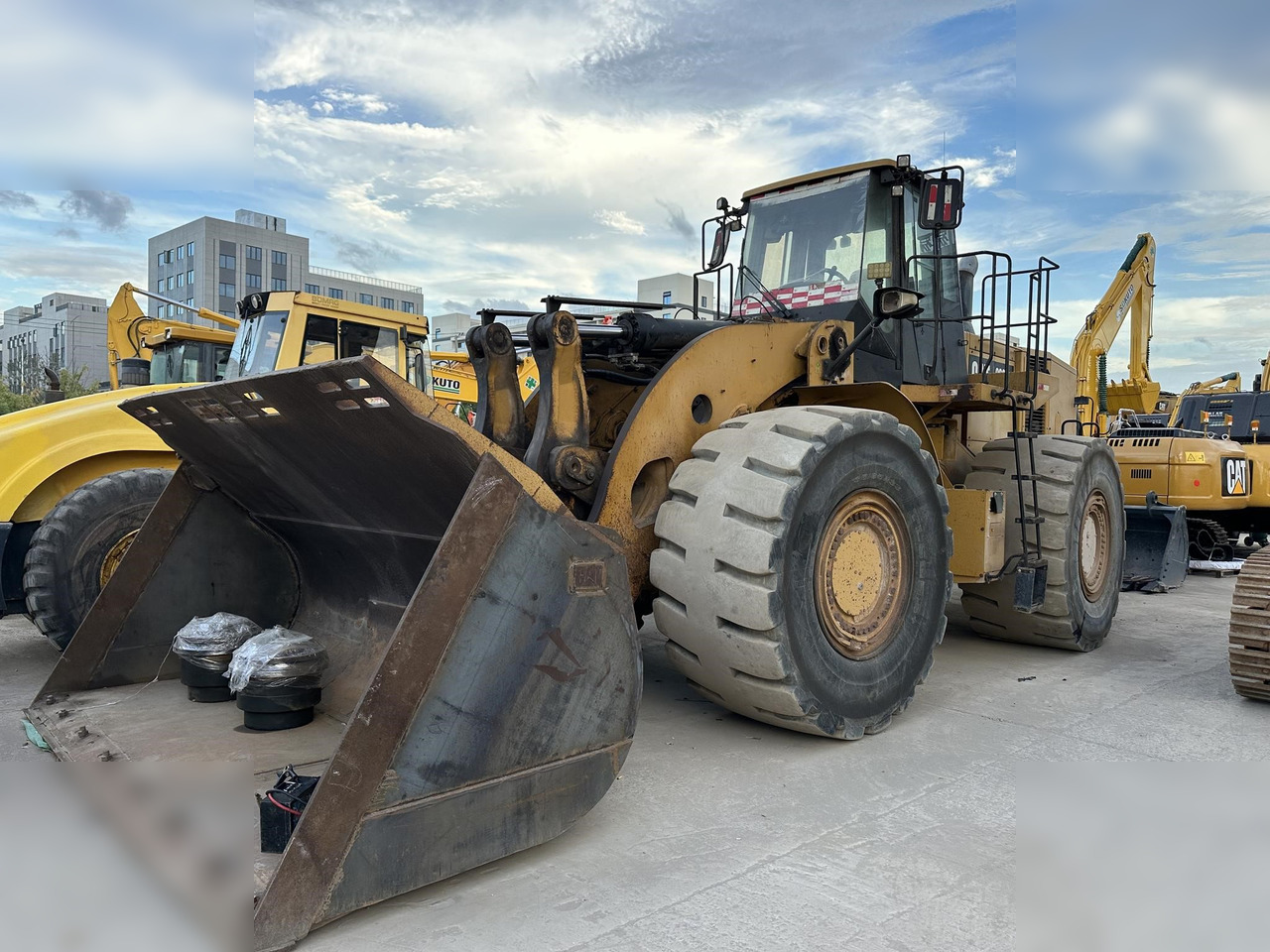 CATERPILLAR 986H - Wheel loader: gambar 1 CATERPILLAR 986H - Wheel loader: gambar 1
