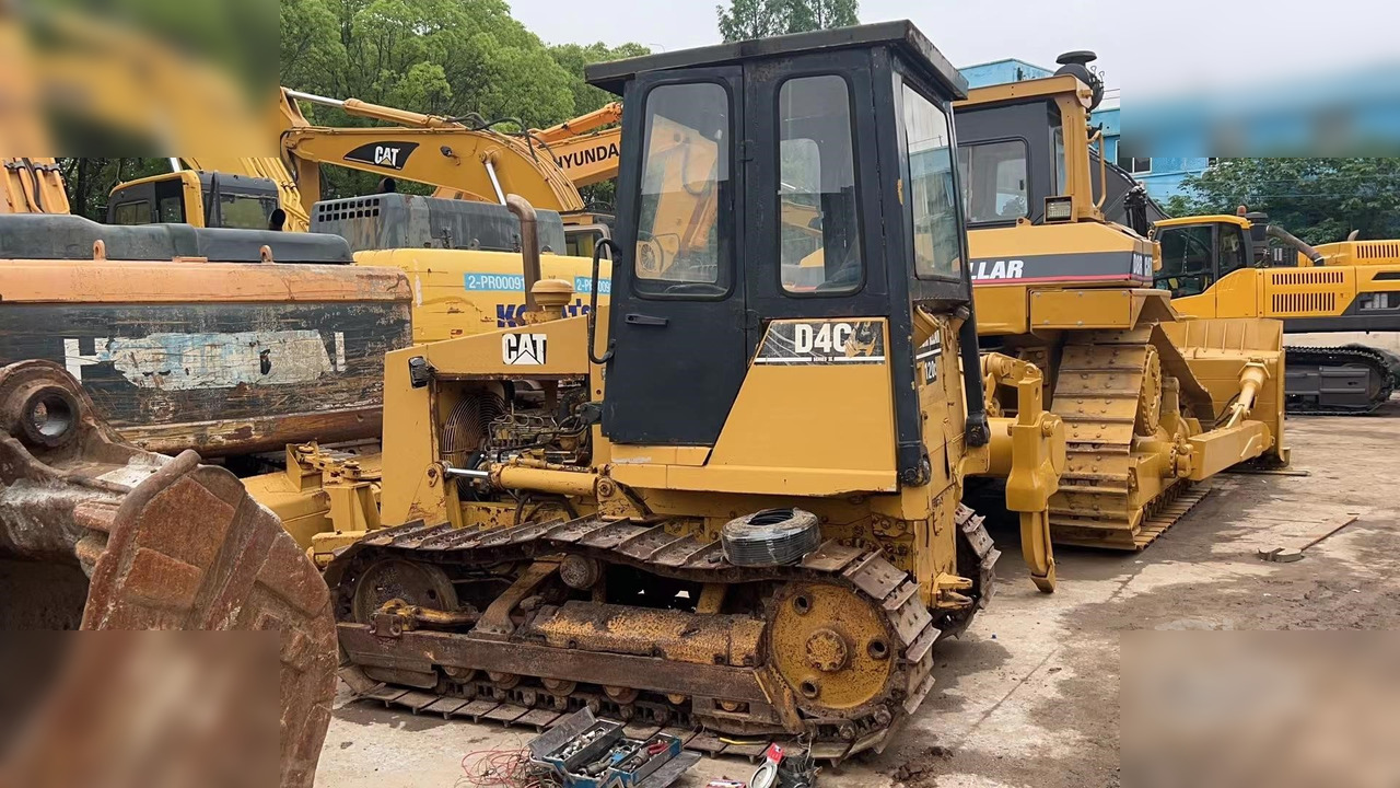 CATERPILLAR D4C - Bulldozer: gambar 5 CATERPILLAR D4C - Bulldozer: gambar 5