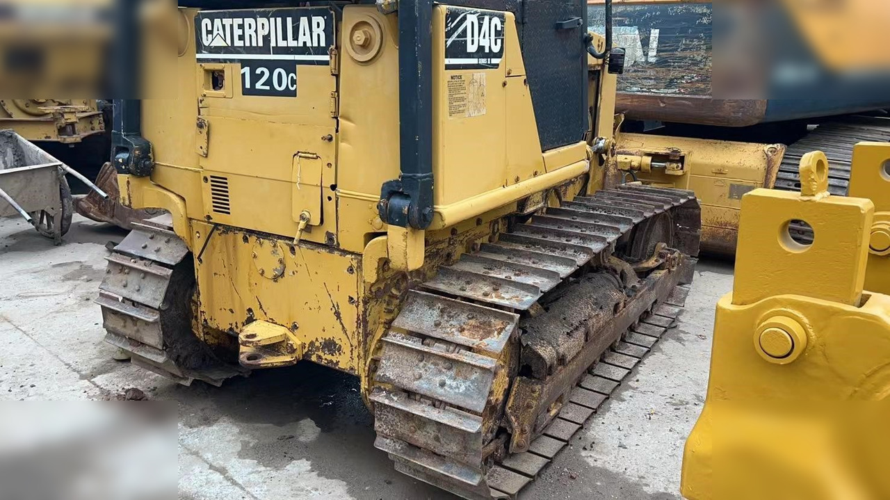 CATERPILLAR D4C - Bulldozer: gambar 3 CATERPILLAR D4C - Bulldozer: gambar 3