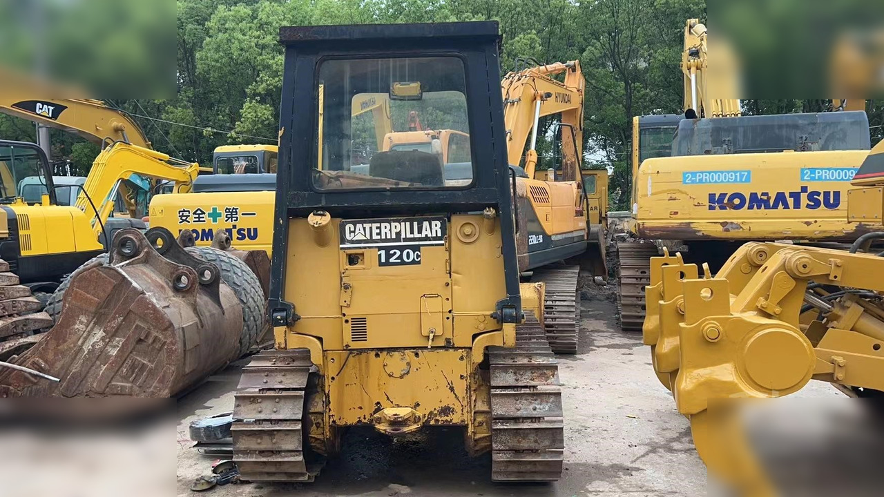 CATERPILLAR D4C - Bulldozer: gambar 4 CATERPILLAR D4C - Bulldozer: gambar 4