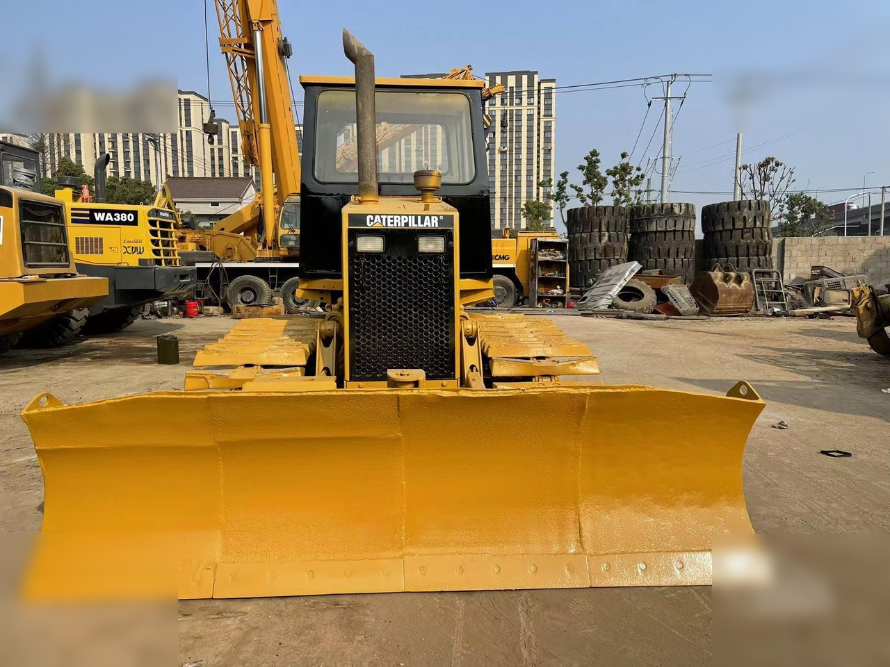 CATERPILLAR D4C - Bulldozer: gambar 2 CATERPILLAR D4C - Bulldozer: gambar 2