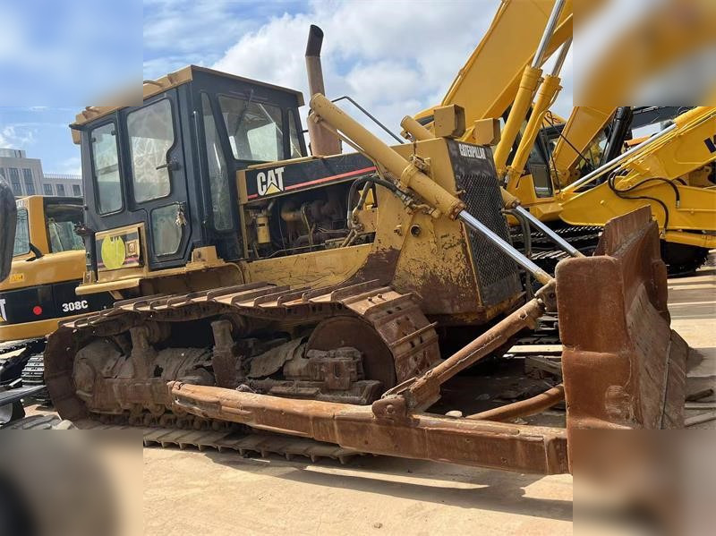 CATERPILLAR D6G - Bulldozer: gambar 1 CATERPILLAR D6G - Bulldozer: gambar 1