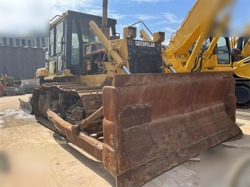CATERPILLAR D6G - Bulldozer: gambar 2 CATERPILLAR D6G - Bulldozer: gambar 2