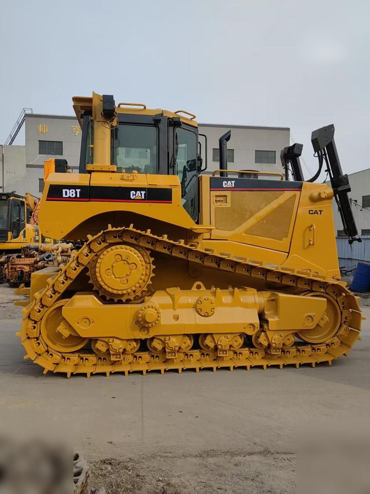 CATERPILLAR D8T - Bulldozer: gambar 1 CATERPILLAR D8T - Bulldozer: gambar 1