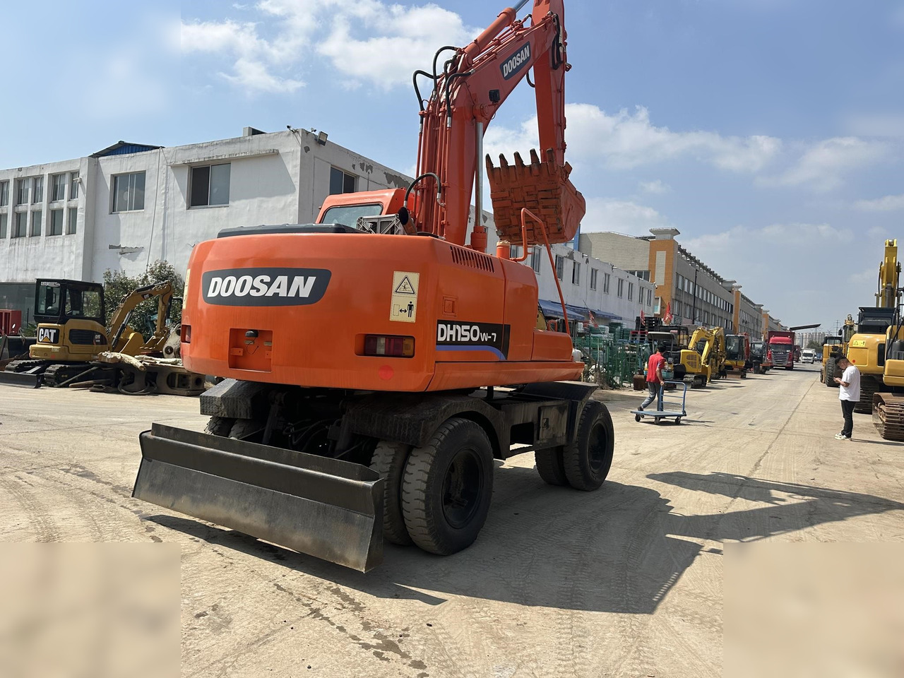 DOOSAN DH150W-7 - Ekskavator roda: gambar 3 DOOSAN DH150W-7 - Ekskavator roda: gambar 3