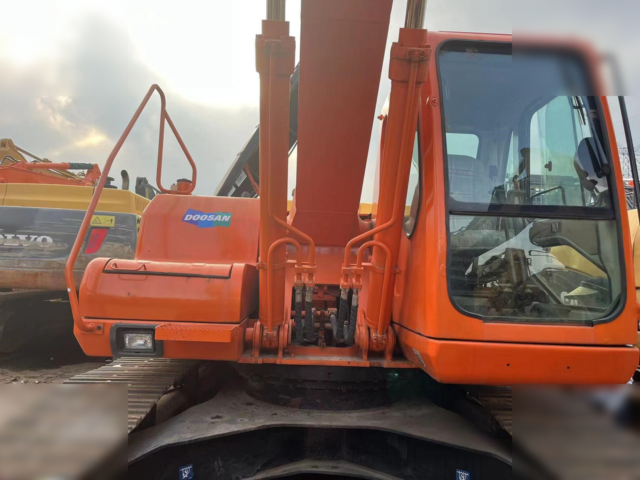 DOOSAN DH220 LC-7 - Ekskavator perayap: gambar 3 DOOSAN DH220 LC-7 - Ekskavator perayap: gambar 3