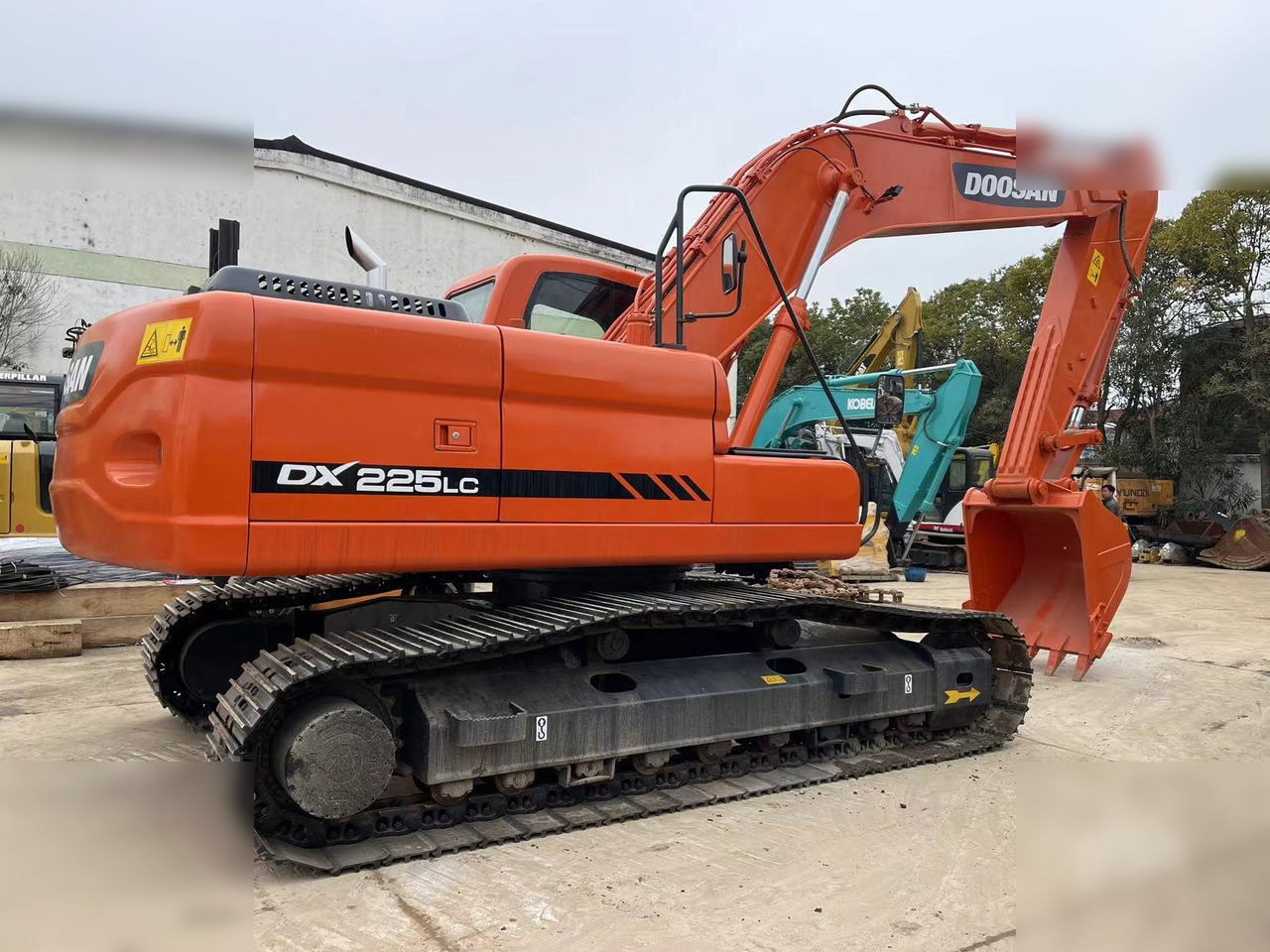 DOOSAN DX225 LC - Ekskavator perayap: gambar 1 DOOSAN DX225 LC - Ekskavator perayap: gambar 1