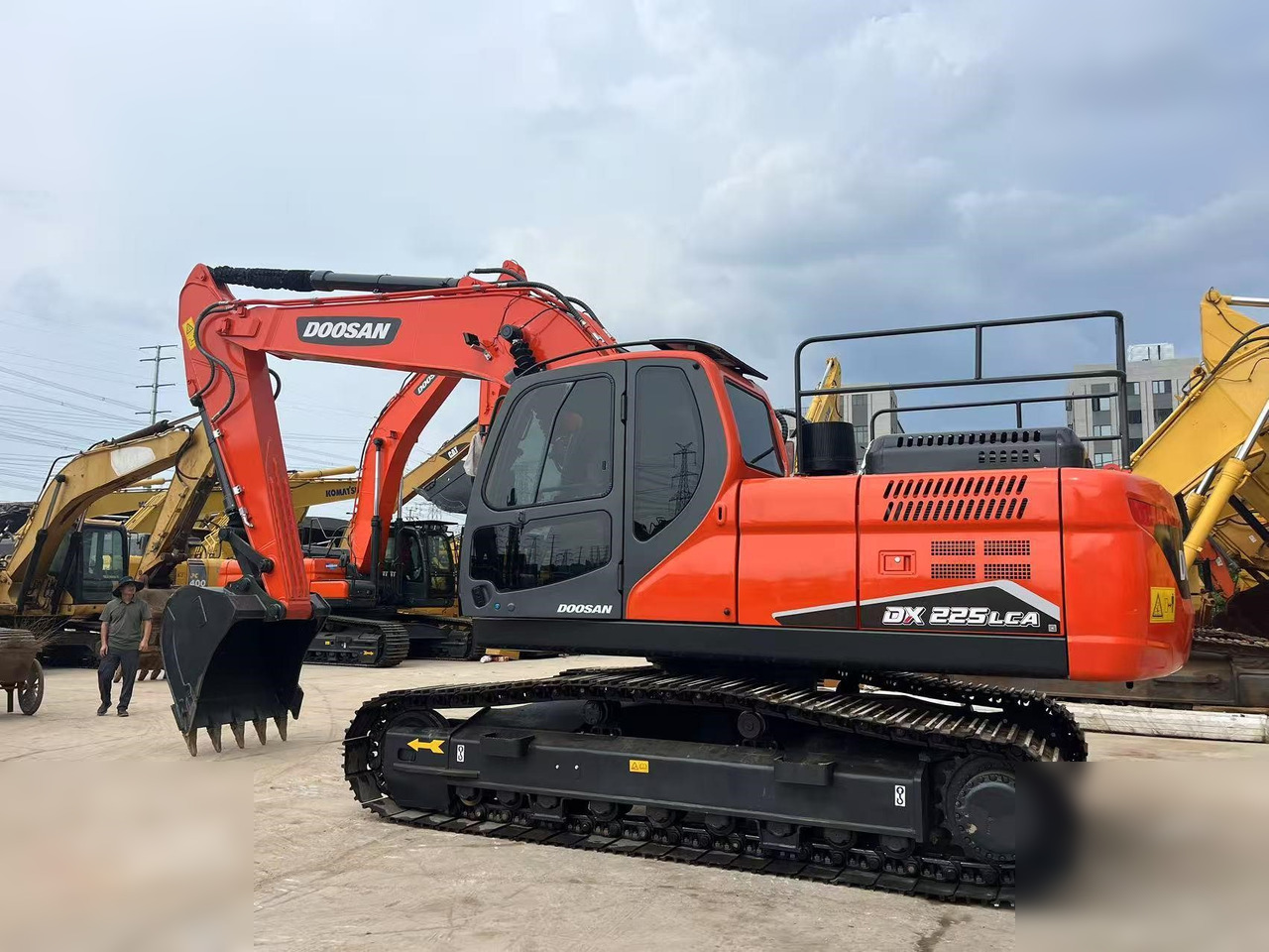 DOOSAN DX225 LC - Ekskavator perayap: gambar 1 DOOSAN DX225 LC - Ekskavator perayap: gambar 1