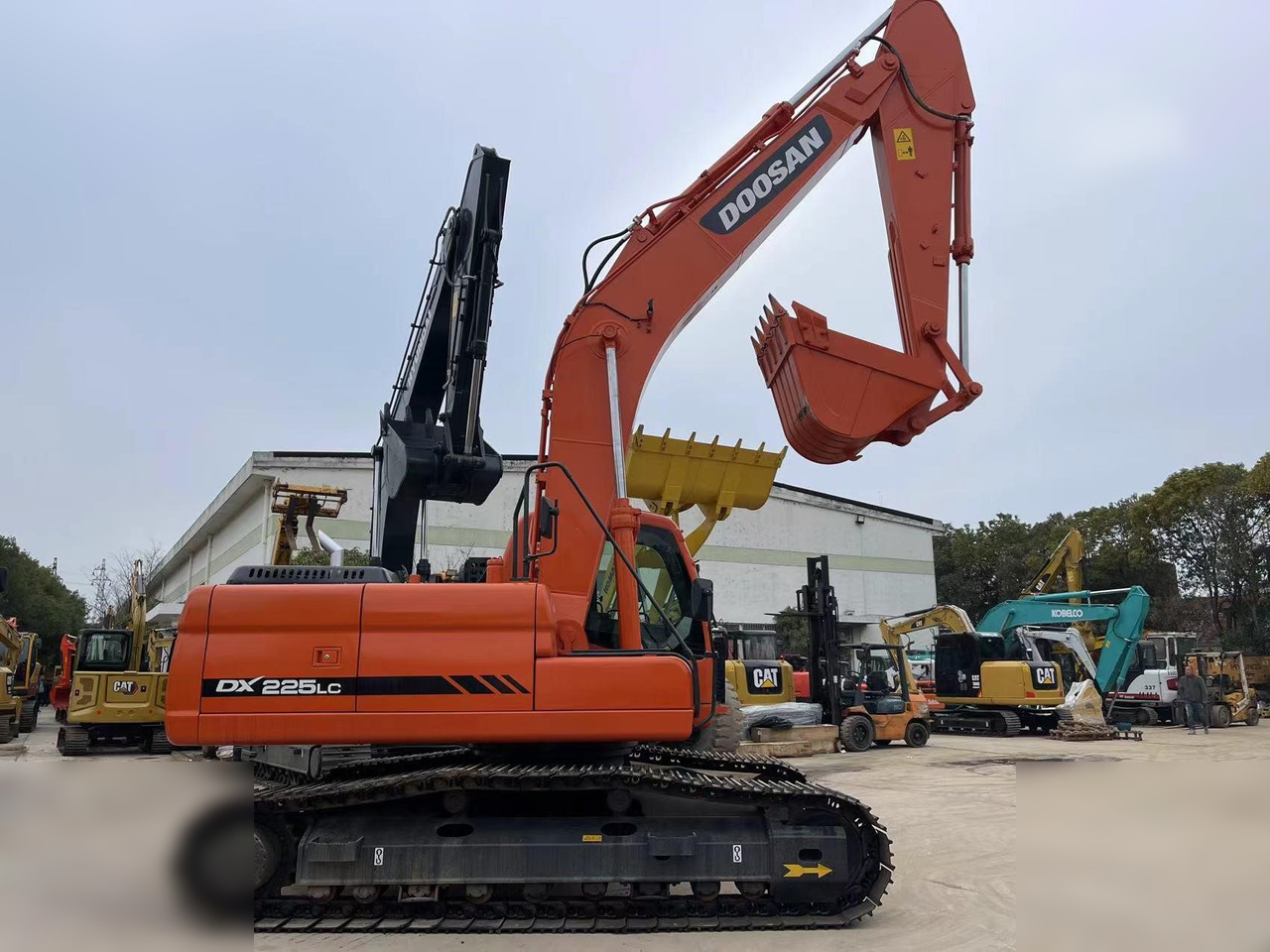 DOOSAN DX225 LC - Ekskavator perayap: gambar 1 DOOSAN DX225 LC - Ekskavator perayap: gambar 1