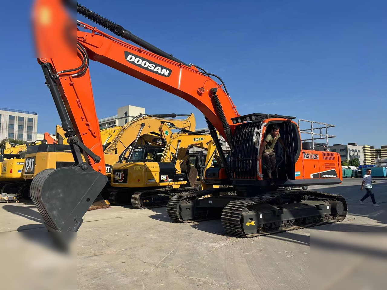 DOOSAN DX260 LC - Ekskavator perayap: gambar 1 DOOSAN DX260 LC - Ekskavator perayap: gambar 1