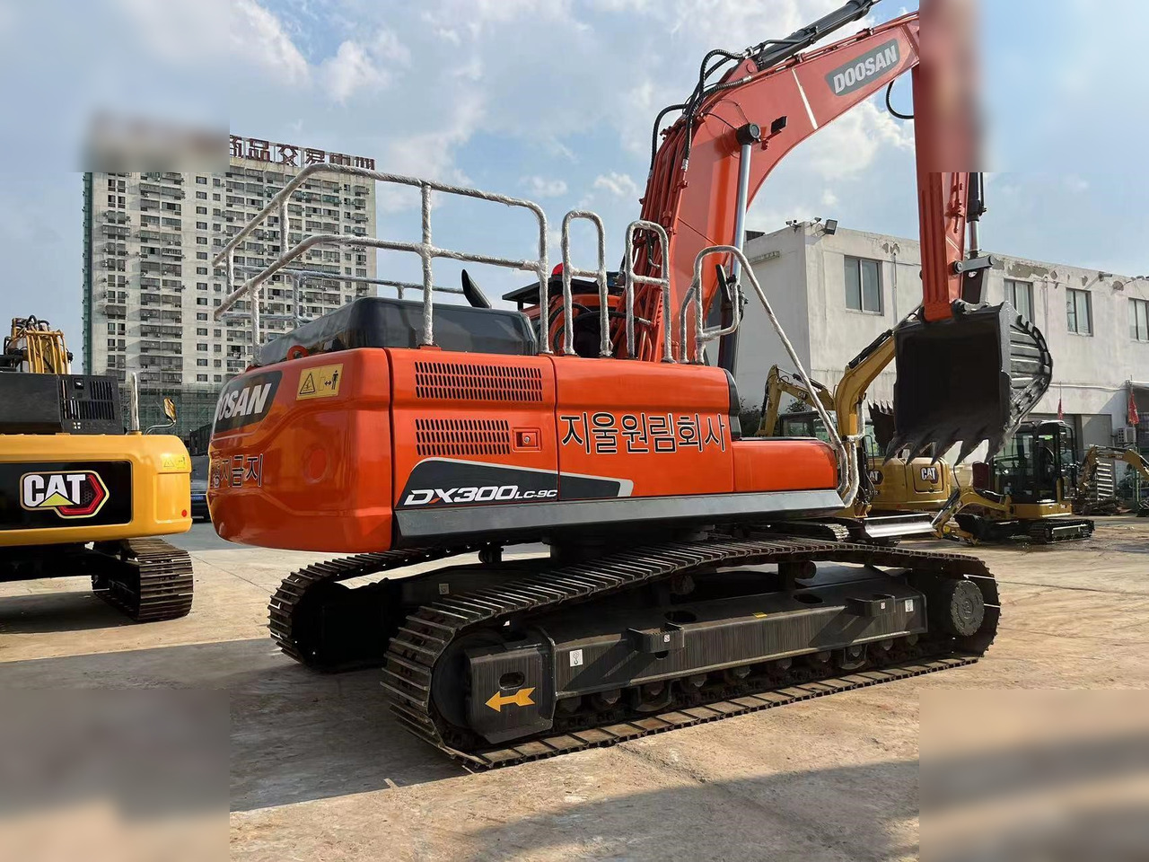 DOOSAN DX300 LC-9C - Ekskavator perayap: gambar 4 DOOSAN DX300 LC-9C - Ekskavator perayap: gambar 4