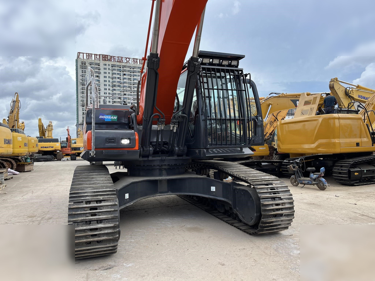 DOOSAN DX340 LCA - Ekskavator perayap: gambar 2 DOOSAN DX340 LCA - Ekskavator perayap: gambar 2