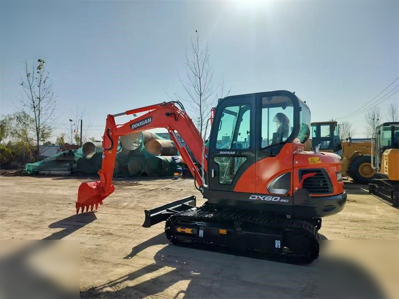 DOOSAN DX60-9C - Ekskavator perayap: gambar 1 DOOSAN DX60-9C - Ekskavator perayap: gambar 1