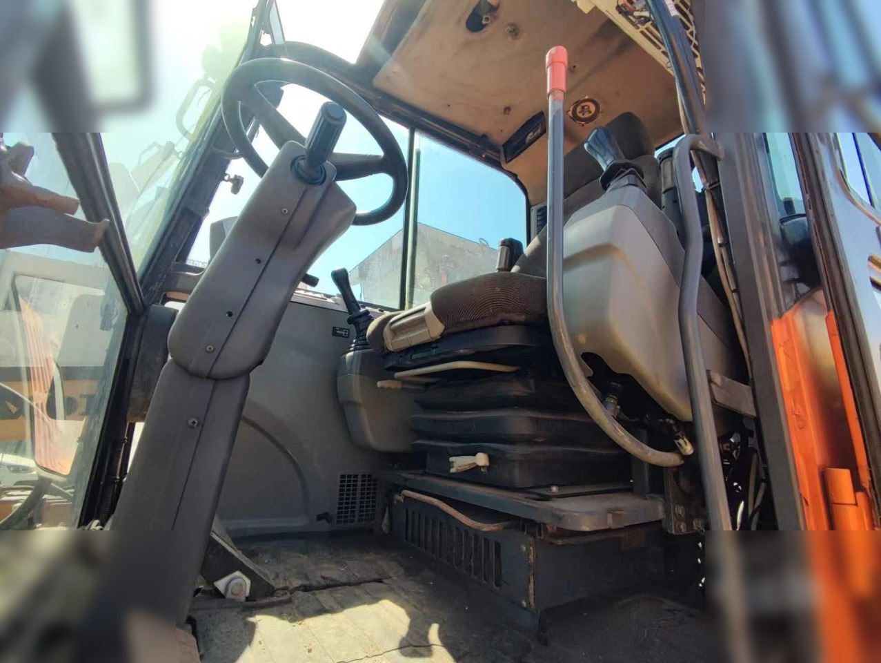 DOOSAN DX60W ECO - Ekskavator roda: gambar 2 DOOSAN DX60W ECO - Ekskavator roda: gambar 2