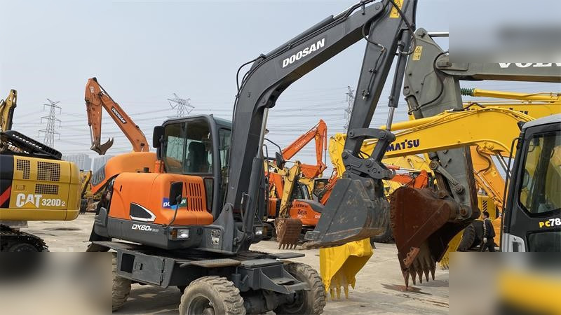 DOOSAN DX60W ECO - Ekskavator roda: gambar 3 DOOSAN DX60W ECO - Ekskavator roda: gambar 3