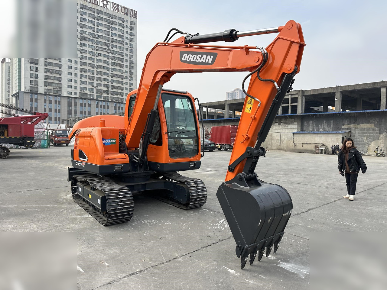 DOOSAN DX75-9CN - Ekskavator perayap: gambar 3 DOOSAN DX75-9CN - Ekskavator perayap: gambar 3