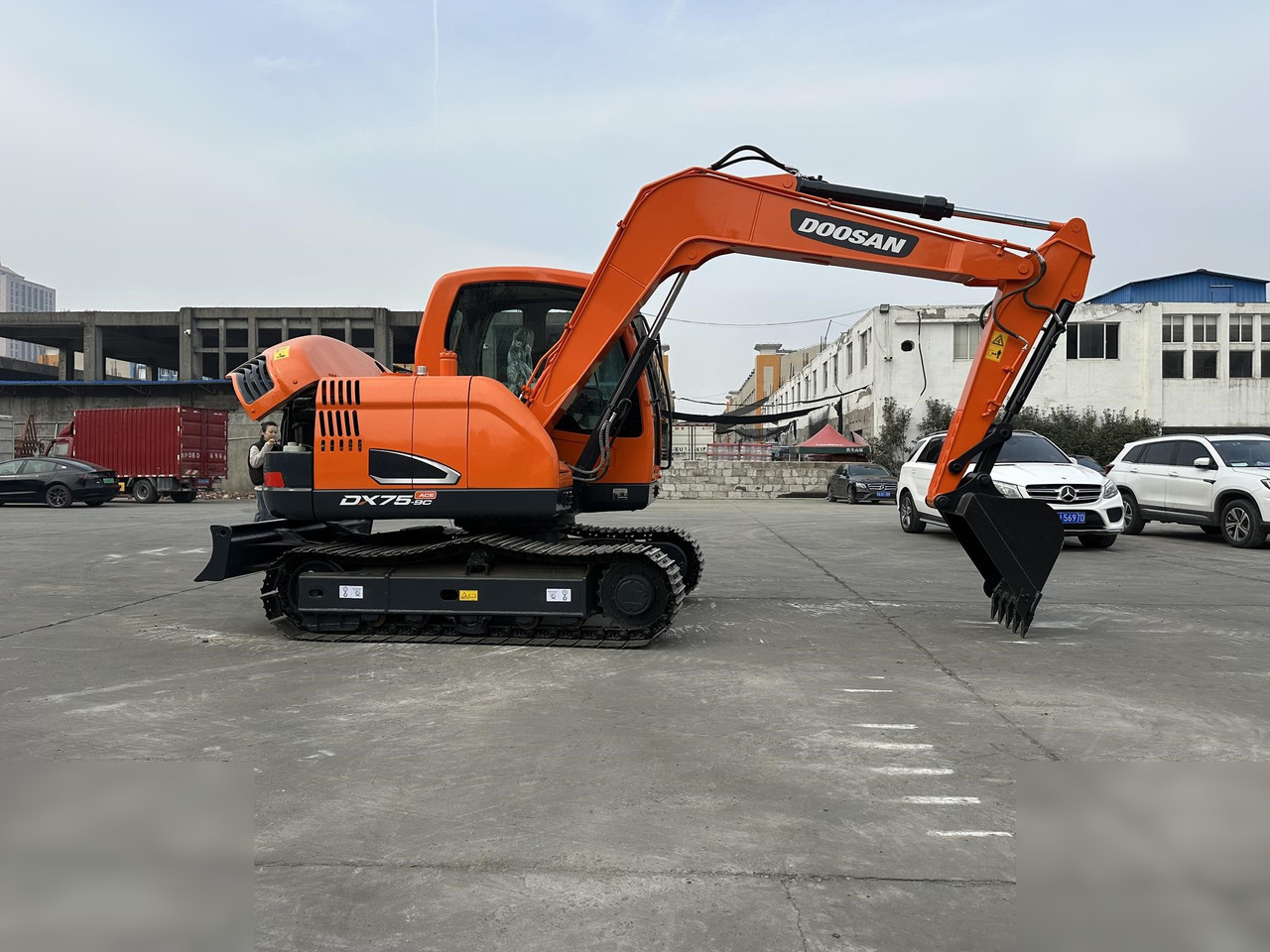 DOOSAN DX75-9CN - Ekskavator perayap: gambar 2 DOOSAN DX75-9CN - Ekskavator perayap: gambar 2