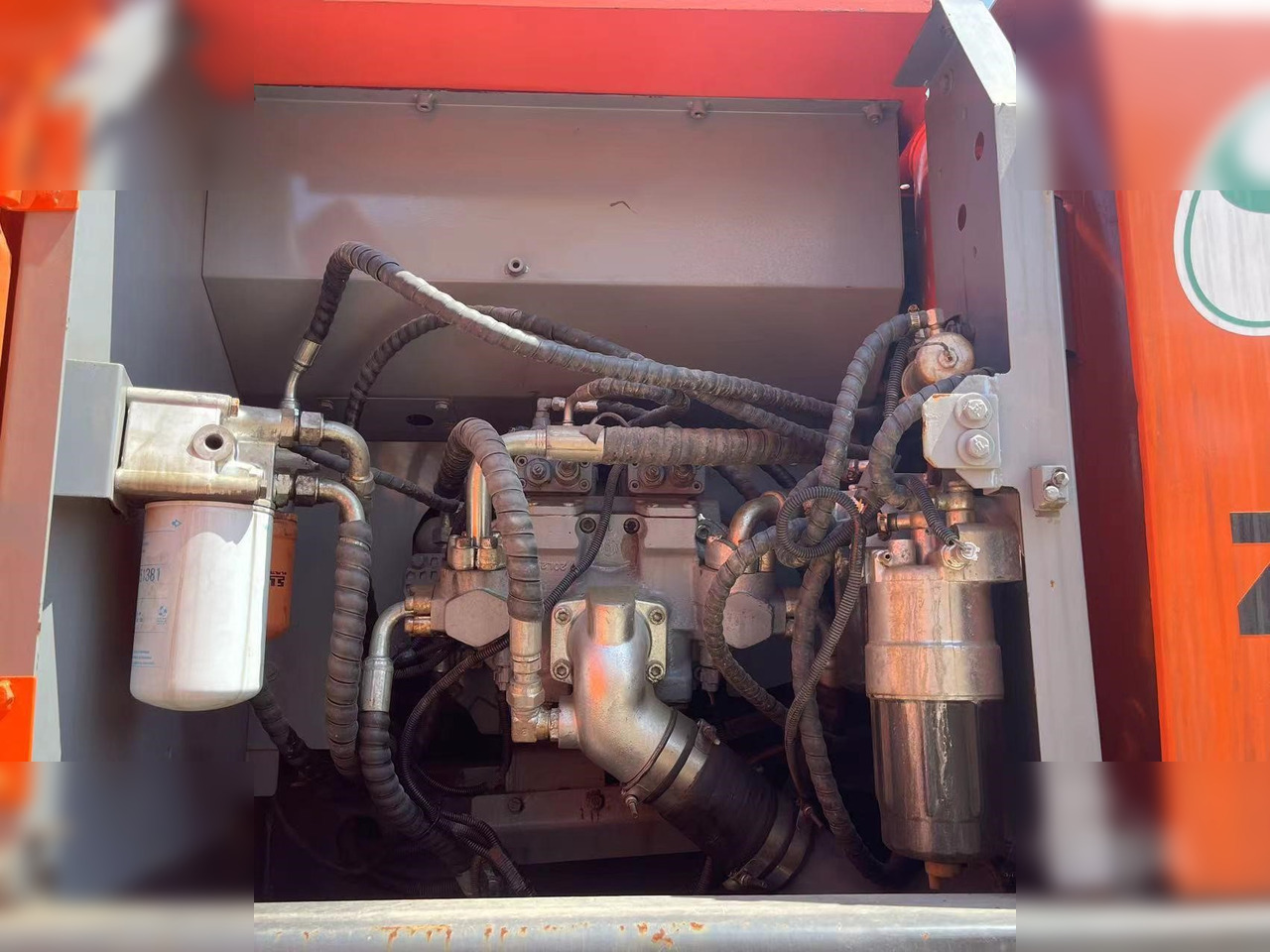 HITACHI ZX200-3 - Ekskavator perayap: gambar 5 HITACHI ZX200-3 - Ekskavator perayap: gambar 5