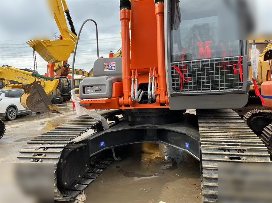 HITACHI ZX200 - Ekskavator perayap: gambar 3 HITACHI ZX200 - Ekskavator perayap: gambar 3