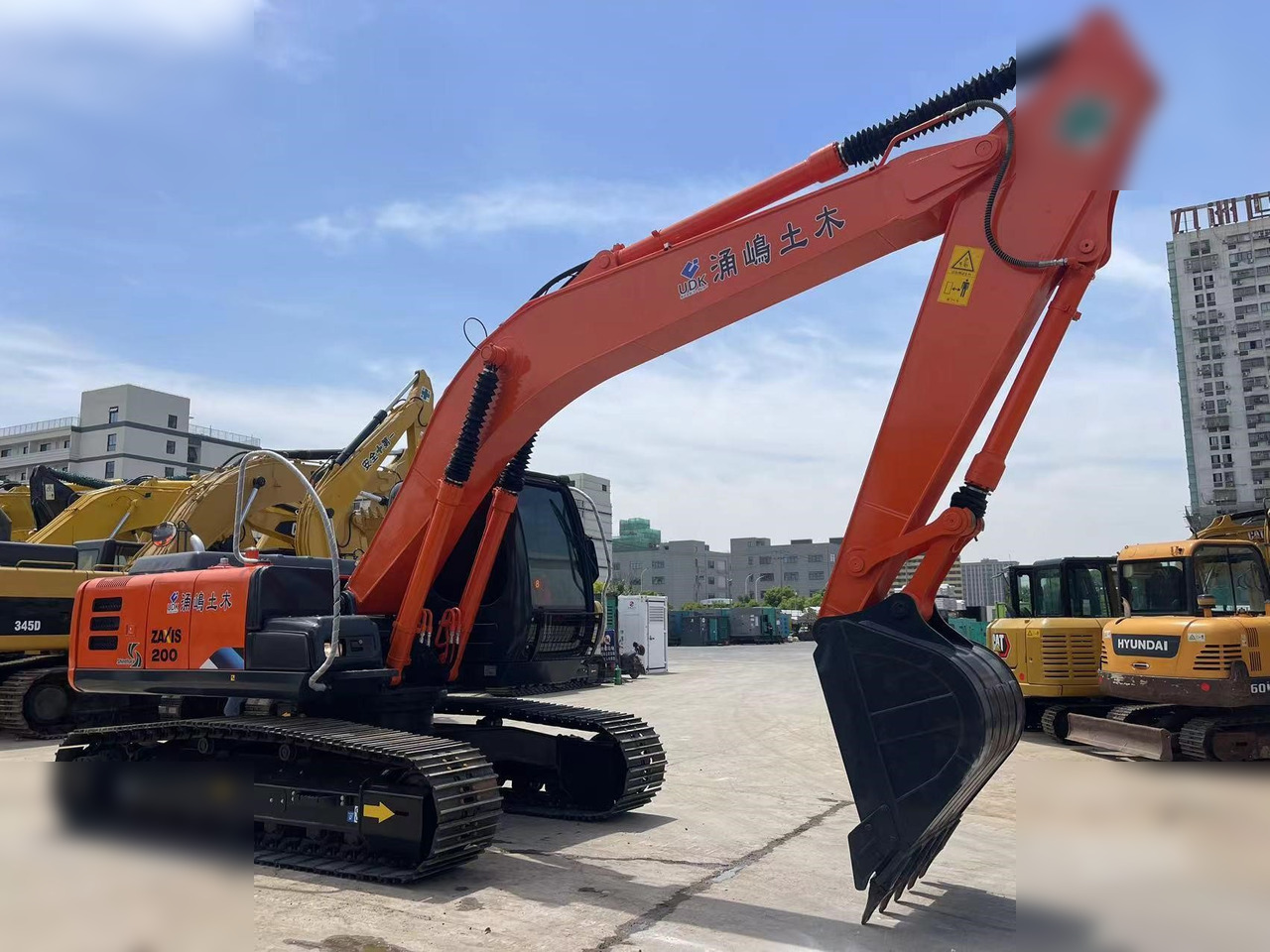 HITACHI ZX200 - Ekskavator perayap: gambar 4 HITACHI ZX200 - Ekskavator perayap: gambar 4