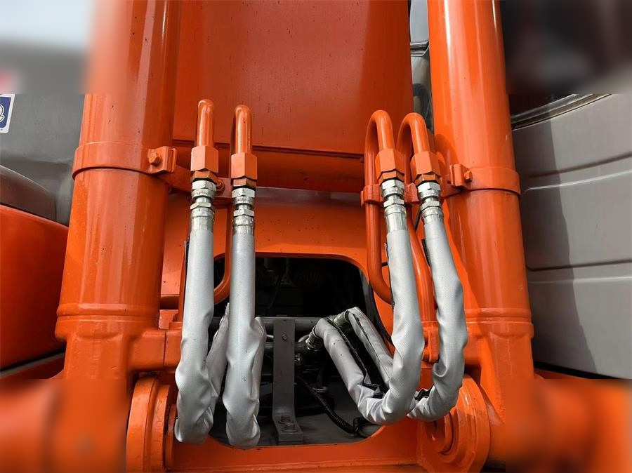 HITACHI ZX200 - Ekskavator perayap: gambar 4 HITACHI ZX200 - Ekskavator perayap: gambar 4