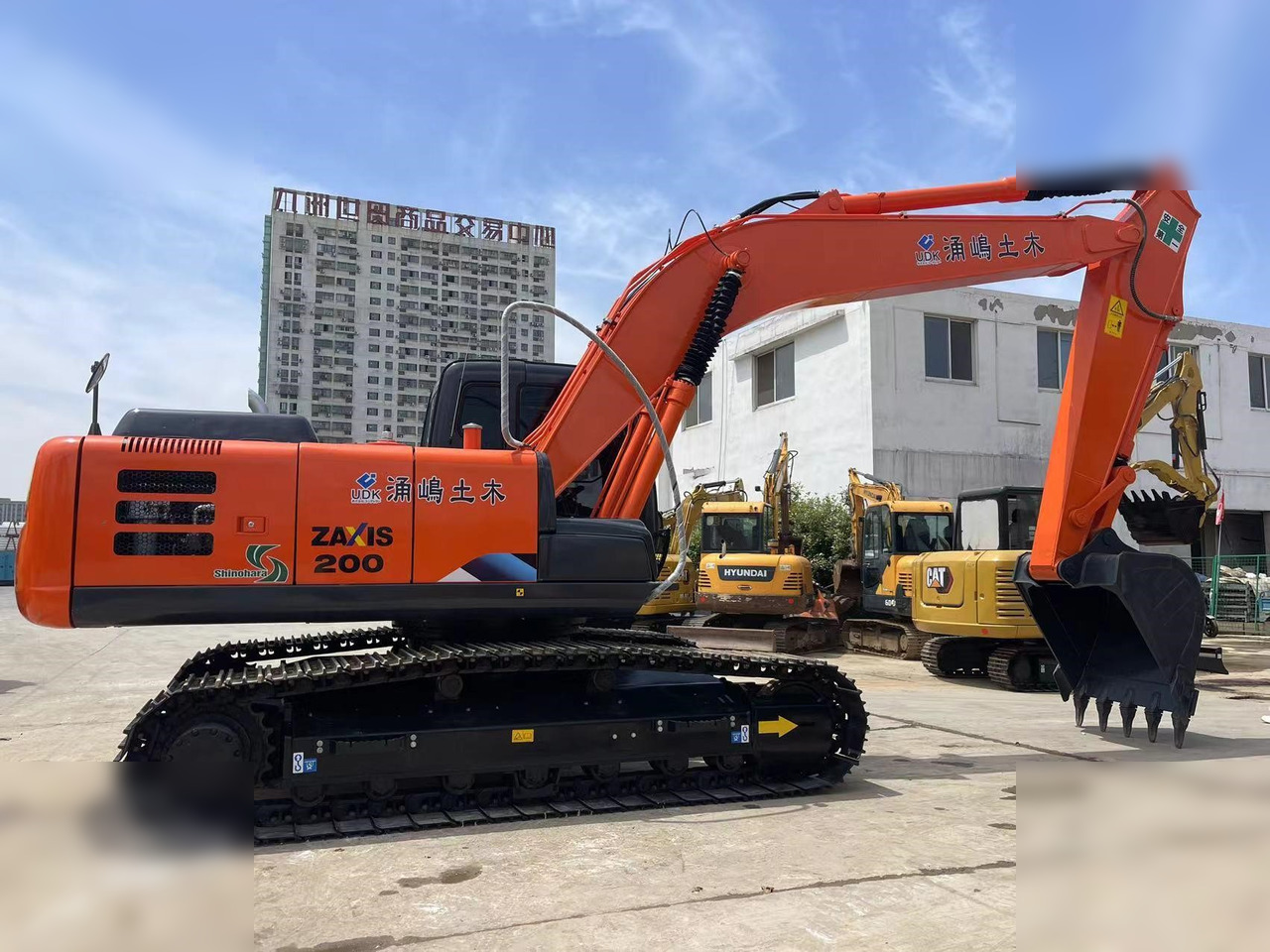 HITACHI ZX200 - Ekskavator perayap: gambar 1 HITACHI ZX200 - Ekskavator perayap: gambar 1