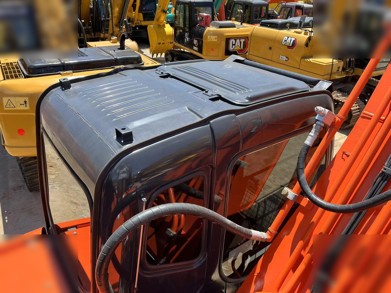 HITACHI ZX200 - Ekskavator perayap: gambar 5 HITACHI ZX200 - Ekskavator perayap: gambar 5