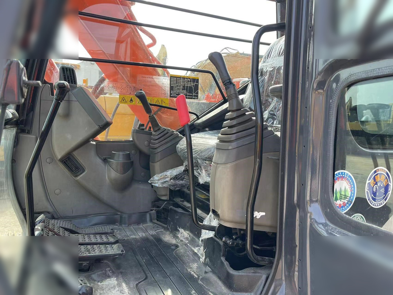 HITACHI ZX70 - Ekskavator perayap: gambar 5 HITACHI ZX70 - Ekskavator perayap: gambar 5
