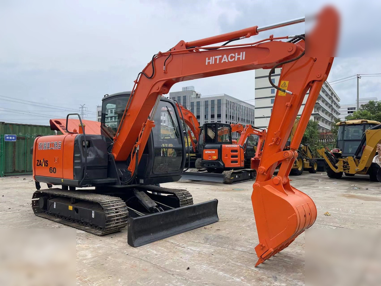 HITACHI ZX70 - Ekskavator perayap: gambar 5 HITACHI ZX70 - Ekskavator perayap: gambar 5
